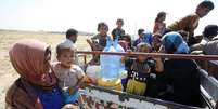 <p>Deslocados da minoria Yazidi&nbsp;que fugiram da viol&ecirc;ncia em&nbsp;Gwer, aguardam&nbsp;para voltar &agrave; cidade iraquiana em um ponto de verifica&ccedil;&atilde;o em 18 de agosto&nbsp;</p>  Foto: Youssef Boudlal  / Reuters