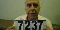 Abdelmassih exibe número de identificação após prisão no Paraguai  Foto: Senad / Divulgação