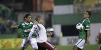 <p>Walter quase fez golaço do meio-campo contra a Chapecoense, mas viu o Fluminense sair derrotado</p>  Foto: Photocamera