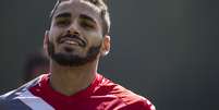 <p>Douglas ser&aacute; apresentado &agrave; torcida do Barcelona no Camp Nou</p>  Foto: Reginaldo Castro / Gazeta Press