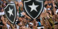 Torcida do Botafogo faz festa no Maracanã  Foto: Alexandre Loureiro / Getty Images 