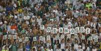 Torcida do Palmeiras protesta contra o presidente Paulo Nobre, o gerente de futebol Omar Feitosa e José Carlos Brunoro  Foto: Eduardo Viana / Agência Lance