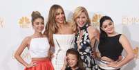 <p>Elenco feminino da comédia 'Modern Family' comemora prêmio</p>  Foto: Jason Merritt / Getty Images 