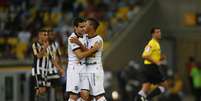Jogadores do Ceará comemoram gol contra o Botafogo no Maracanã  Foto: Eduardo de Lima / Agência Lance
