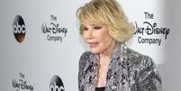 <p>Joan Rivers na chegada de evento em Nova York, em 14 de maio de 2014</p>  Foto: Carlo Allegri / Reuters