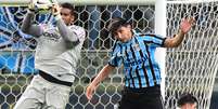 Goleiro Aranha foi vítima de xingamentos racistas proferidos por um grupo de torcedores do Grêmio  Foto: Ricardo Rímoli / Agência Lance