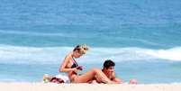 Yasmin Brunet e o marido, Evandro Soldati, curtem praia de Ipanema  Foto: JC Pereira / AgNews