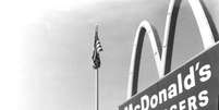 O McDonald's revolucionou a indústria alimentícia aplicando a lógica da linha  de montagem industrial à produção de sanduíches  Foto: Divulgação
