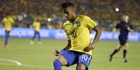 Neymar durante jogo contra a Colômbia  Foto: Lynne Sladky / AP