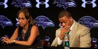 Janay e Ray Rice em entrevista coletiva em maio deste ano  Foto: Rob Carr / Getty Images 