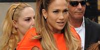 <p>Combinação de Jennifer Lopez não caiu bem</p>  Foto: The Grosby Group