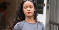 <p>Rihanna reclamou com o canal norte-americano CBS</p>  Foto: The Grosby Group