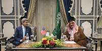 <p>Kerry e o ministro das Relações Exteriores da Arábia Saudita se encontram nesta quinta-feira</p>  Foto: Brendan Smialowski / Reuters