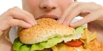 <p>O estresse pela discriminação pode aumentar o apetite, diz estudo</p>  Foto: Getty Images 