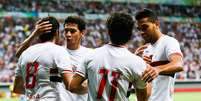 Jogadores do São Paulo festejam gol em duelo com o Botafogo em Brasília  Foto: Alexandre Schneider / Getty Images 