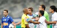 <p>Árbitros sofrem com reclamações no Campeonato Brasileiro e polêmico CBF x Fifa</p>  Foto: Ramon Bittencourt / Agência Lance