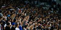 <p>Corinthians tenta evitar gritos de "bicha" de sua torcida</p>  Foto: Alexandre Schneider / Getty Images 