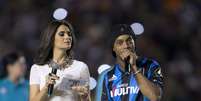 Ronaldinho é entrevistado   Foto: Victor Straffon / AFP