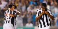 Robinho fez o segundo gol do Santos  Foto: Alexandre Schneider / Getty Images 