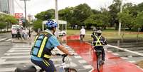 <p>Ciclistas reclamam de obstáculos que prejudicam a fluidez de quem usa essas vias com bicicleta</p>  Foto: Cristine Rochol / PMPA