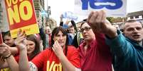 <p>Apoiadores do &quot;sim&quot; e do &quot;n&atilde;o&quot; fazem campanha antes do referendo sobre a independ&ecirc;ncia da Esc&oacute;cia</p>  Foto: Dylan Martinez / Reuters