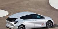 Carro conceito da Renault possui motores elétrico e à gasolina e é capaz de rodar 100 quilômetros com apenas um litro de combustível  Foto: Divulgação