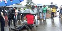 <p>Homem foi baleado nesta quinta-feira na rua dos Girassóis, em Dois Vizinhos</p>  Foto: Eder Tecchio / vc repórter