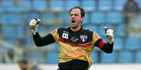 <p>Rogério Ceni comemora 100º gol contra o Corinthians</p>  Foto: Eduardo Anizelli/STF / Getty Images 