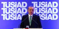 <p>O presidente turco, Tayyip Erdogan, aborda empresários turcos durante uma reunião da Associação Empresarial (Tusiad) em Istambul, em 18 de setembro</p>  Foto:  Murad Sezer / Reuters