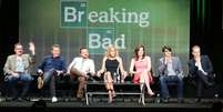 Elenco do seriado Breaking Bad atende entrevista coletiva  Foto: Frederick M. Brown / Getty Images 