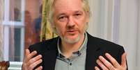 <p>O fundador do&nbsp;WikiLeaks Julian Assange durante entrevista coletiva na embaixada do Equador em Londres, em foto de arquivo de 18 de agosto de&nbsp;2014</p>  Foto: AP