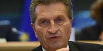 <p>O fato de que recentemente houve um aumento no número de queixas públicas sobre fotos nuas de celebridades que tiraram 'selfies' - eu não consigo acreditar nisso, afirmou Oettinger</p>  Foto: AFP