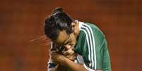 Valdivia beija símbolo palmeirense em duelo contra a Chapecoense  Foto: Mauro Horita/Agif / Gazeta Press