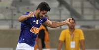 L&eacute;o fez &uacute;nico gol da vit&oacute;ria do Cruzeiro  Foto: Gil Leonardi / Ag&ecirc;ncia Lance