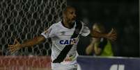 Douglas Silva marcou gol de empate do Vasco já nos acréscimos  Foto: Cleber Mendes / Agência Lance