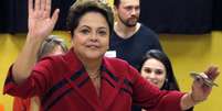 <p>Dilma Rousseff (PT), candidata à reeleição, vota em Porto Alegre, no Rio Grande do Sul</p>  Foto: Edison Vara / Reuters