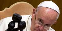 O papa Francisco comanda o encontro mundial de bispos, na sala Paulo 6º, no Vaticano, nesta segunda-feira. 06/10/2014  Foto: Claudio Peri / Reuters
