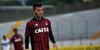 Nathan já chegou a acordo com Atlético-PR  Foto: Atlético-PR / Divulgação