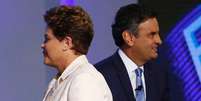 <p>Nos votos válidos, Dilma aparece com 49% dos votos e Aécio com 51%</p>  Foto: Paulo Whitaker (L), Washington Alves / Reuters