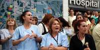 Funcionários de hospital protestam pedindo demissão de ministra da Saúde da Espanha, Ana Mato, depois que enfermeira contraiu Ebola em Madri. 07/10/2014  Foto: Andrea Comas / Reuters
