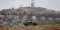 <p>Soldados israelenses patrulham fronteira entre Israel e Líbano.</p>  Foto: Ali Hashisho / Reuters