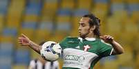 Principal arma do Palmeiras no RJ, Vald&iacute;via tenta criar jogada ofensiva no Maracan&atilde;  Foto: Wagner Meier / Ag&ecirc;ncia Lance