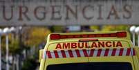 Ambulância ao entrar na emergência do hospital Alcorcon, nos arredores de Madri. 9/10/2014.  Foto: Sergio Perez / Reuters