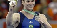 Zanetti com a medalha de prata; fim da supremacia no aparelho  Foto: Andy Wong / AP