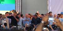 O candidato do PSDB à Presdiência, Aécio Neves (ao centro), com o governador do Paraná, Beto Richa, e os senadores eleitos Alvaro Dias e José Serra  Foto: Janaina Garcia / Terra