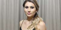 O que chama aten&ccedil;&atilde;o no penteado &eacute; a textura natural das ondas, criando um look delicado  Foto: P&aacute;prica Fotografia/Canarinho Press