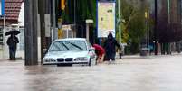 <p>Estrada coberta pela &aacute;gua devido &agrave; chuva em Neuquen, Argentina, em 7 de abril de 2014</p>  Foto: CECILIA MALETTI/TELAM / AFP