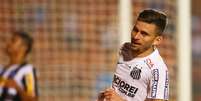 <p>Lucas Lima acertou a sua permanência no Santos para 2015</p>  Foto: Wagner Carmo/Vipcomm / Divulgação