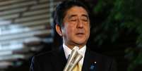 O premiê japonês pediu desculpas pelas duas ministras afastadas  Foto: Toru Hanai / Reuters