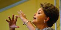 <p>Avaliação da equipe de campanha é que o programa desta noite é mais complexo, já que Dilma precisa se movimentar no palco enquanto fala e responder perguntas de eleitores</p>  Foto: Ricardo Moraes / Reuters